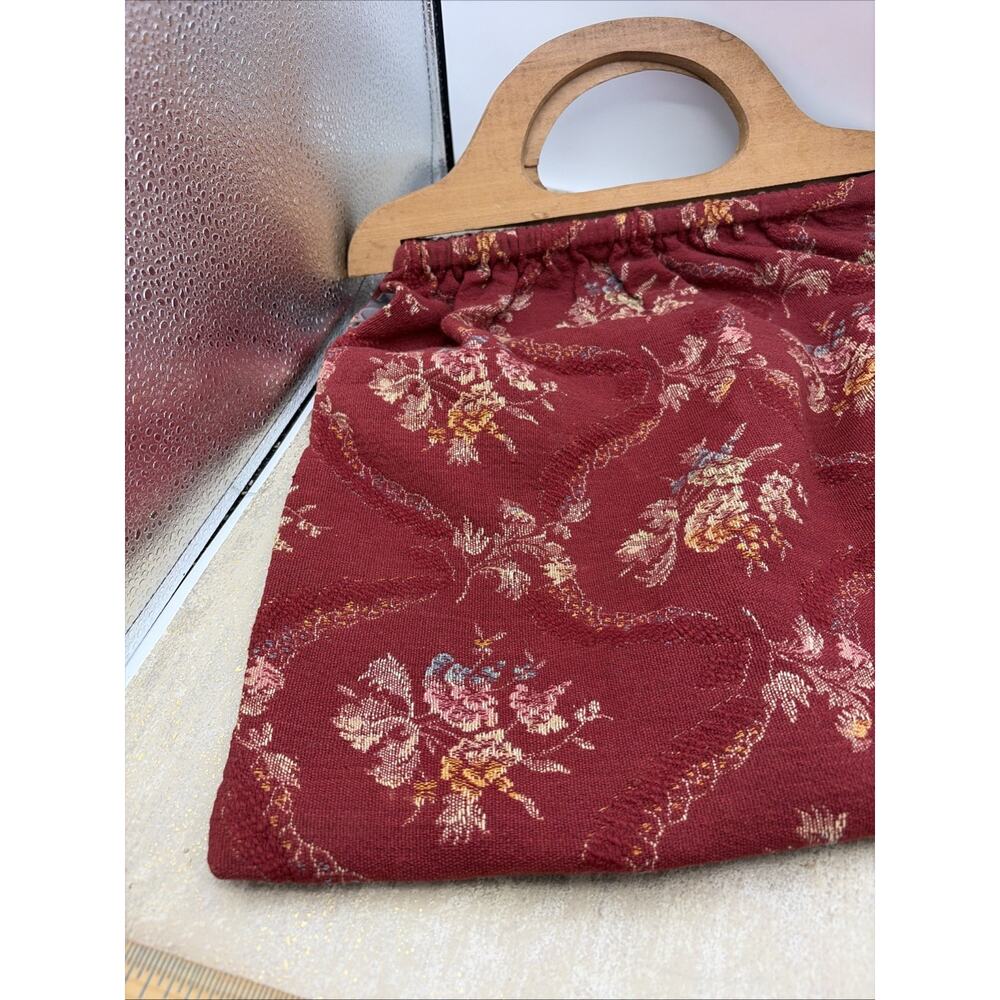 Vtg 1940’s Handbag/Sewing Bag Red Tapestry Fabric With Wood Handles - Picture 3 of 9
